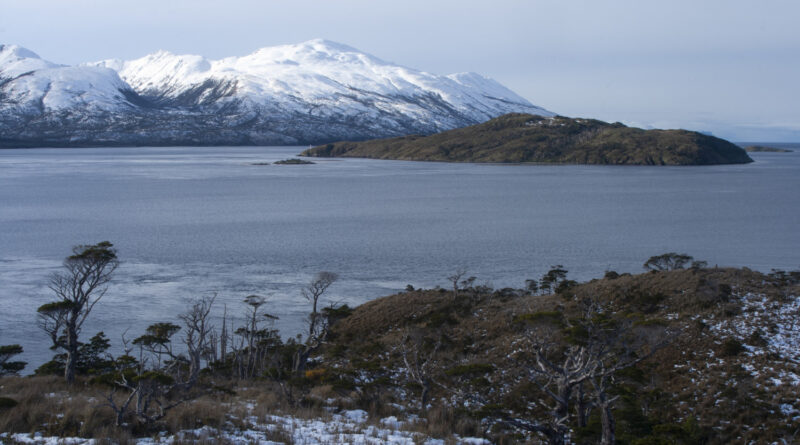 A un costado del mundo y lejos de cualquiera en medio del Estrecho de Magallanes